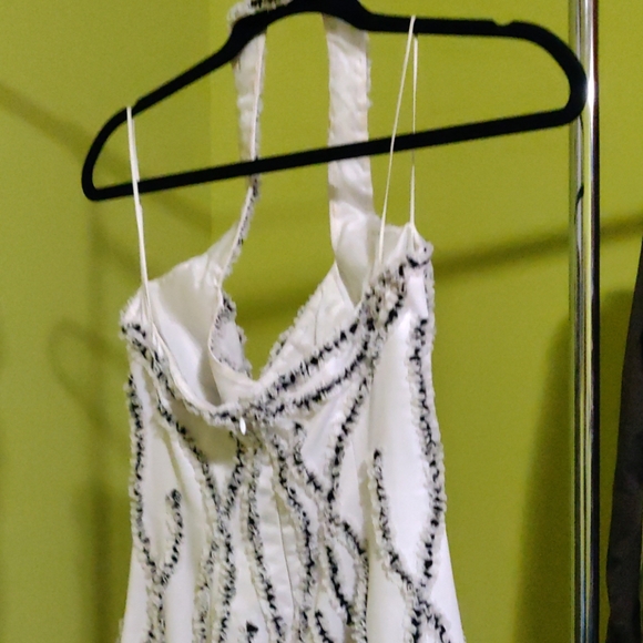 Ruffle detailed dress - Picture 4 of 6